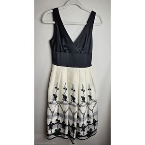 Kay Unger Silk Dress Size 2 Black Silk Bodice Embroidered Skirt Cocktail Party